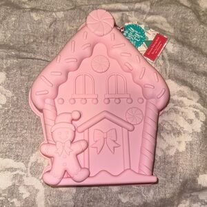 NWT Pink Christmas Gingerbread‎ House Baking Silicone Mold
